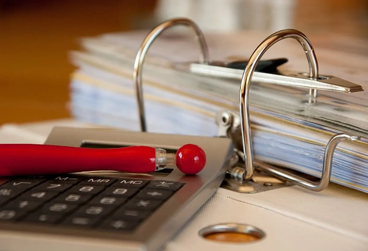 filing-cabinet-calculator-and-pen